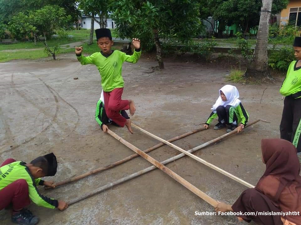 permainan tradisional, anakbisa, rangku alu, nusa tenggara timur, ntt,