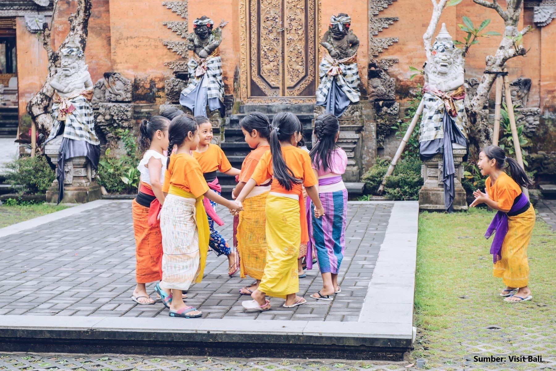 Foto permainan tradisional meong-meongan Bali