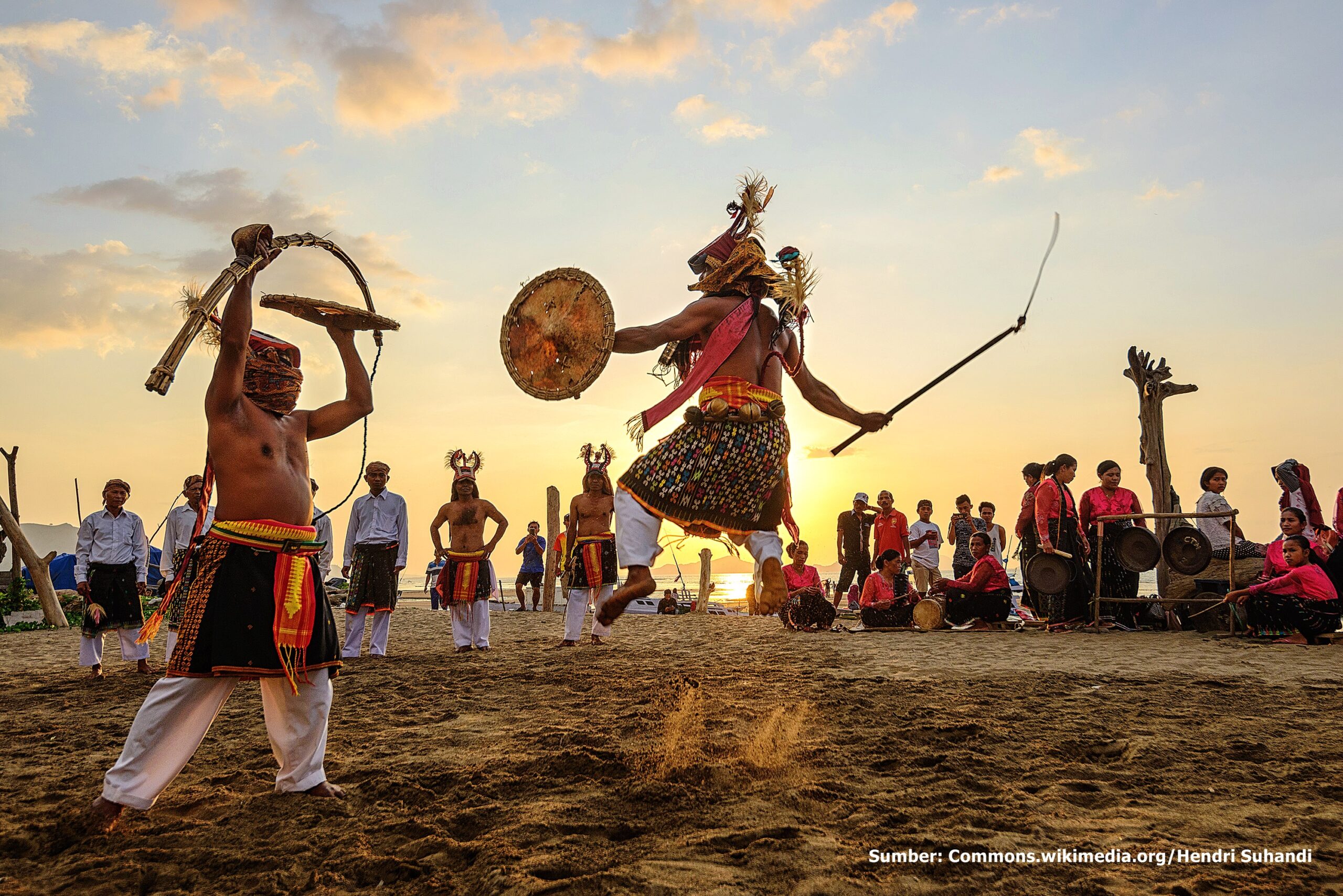 anakbisa, tari caci, permainan tradisional,