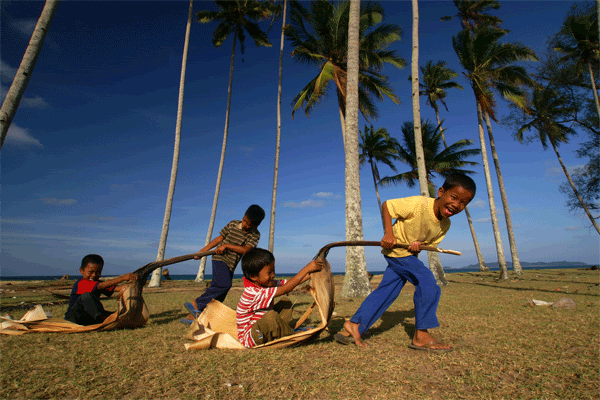 tarek situek, anakbisa, permainan tradisional, 