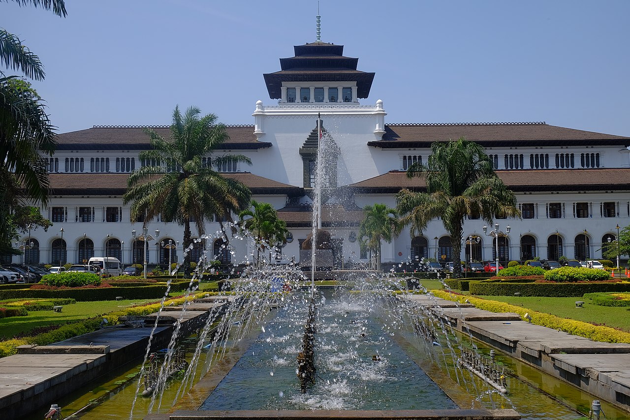 gedung bersejarah, gedung sate, bandung, anakbisa,